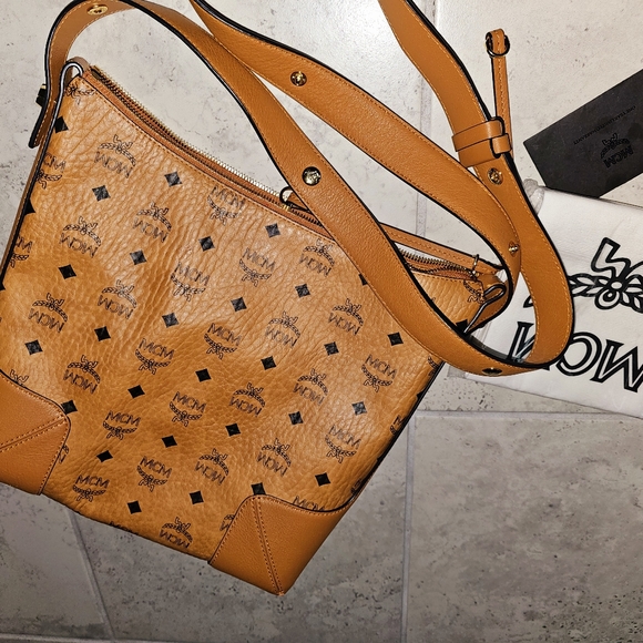 MCM KLARA MEDIUM HOBO BAG LEATHER - Picture 2 of 5